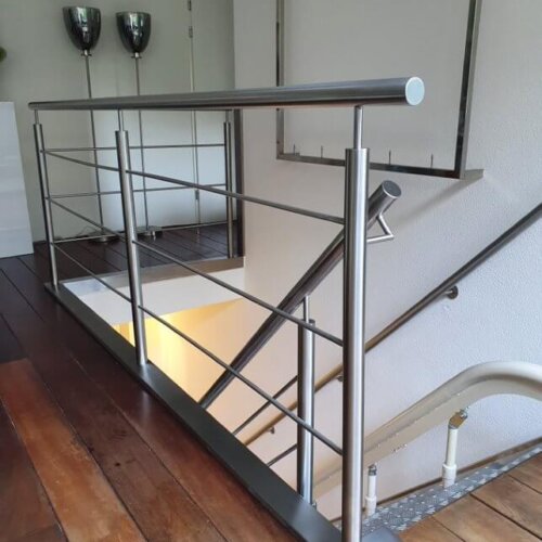 Balustrade voorbeels met hoekprofiel en knieregels.3 Balustrade voorbeels met hoekprofiel en knieregels.3